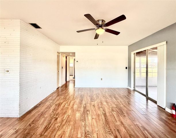 10862 VILLAGE GREEN AVENUE, Seminole, FL 33772