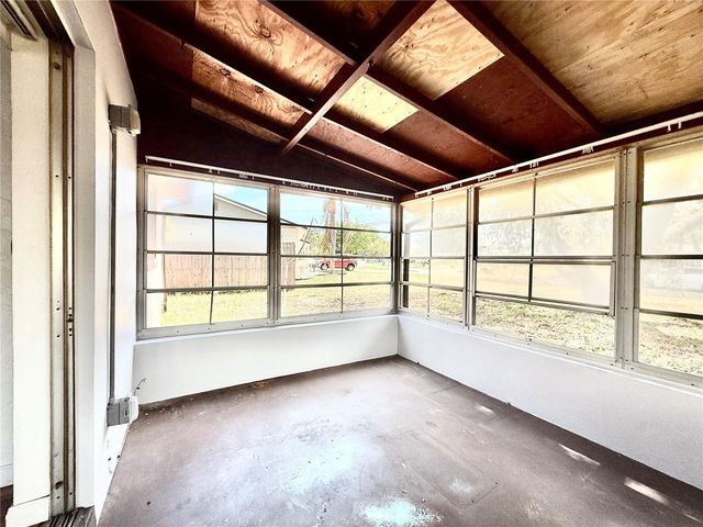 10862 VILLAGE GREEN AVENUE, Seminole, FL 33772