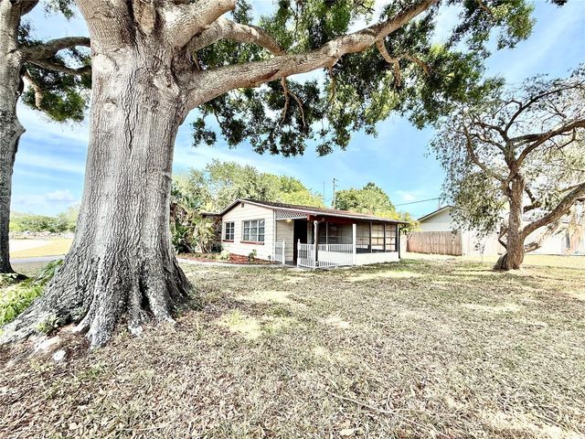 10862 VILLAGE GREEN AVENUE, Seminole, FL 33772