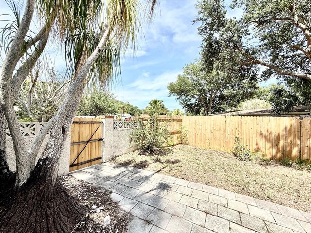 10862 VILLAGE GREEN AVENUE, Seminole, FL 33772