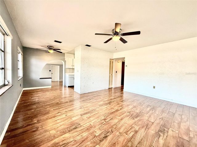 10862 VILLAGE GREEN AVENUE, Seminole, FL 33772