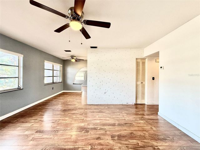 10862 VILLAGE GREEN AVENUE, Seminole, FL 33772