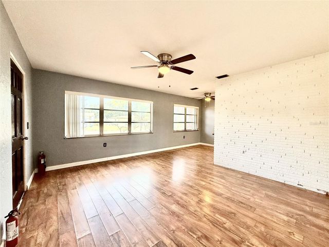 10862 VILLAGE GREEN AVENUE, Seminole, FL 33772