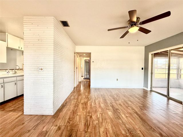10862 VILLAGE GREEN AVENUE, Seminole, FL 33772