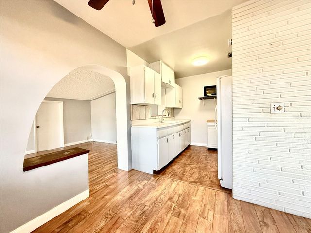 10862 VILLAGE GREEN AVENUE, Seminole, FL 33772