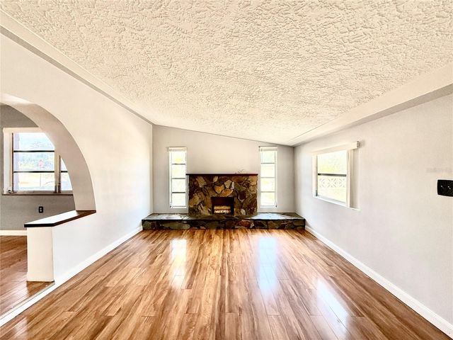 10862 VILLAGE GREEN AVENUE, Seminole, FL 33772