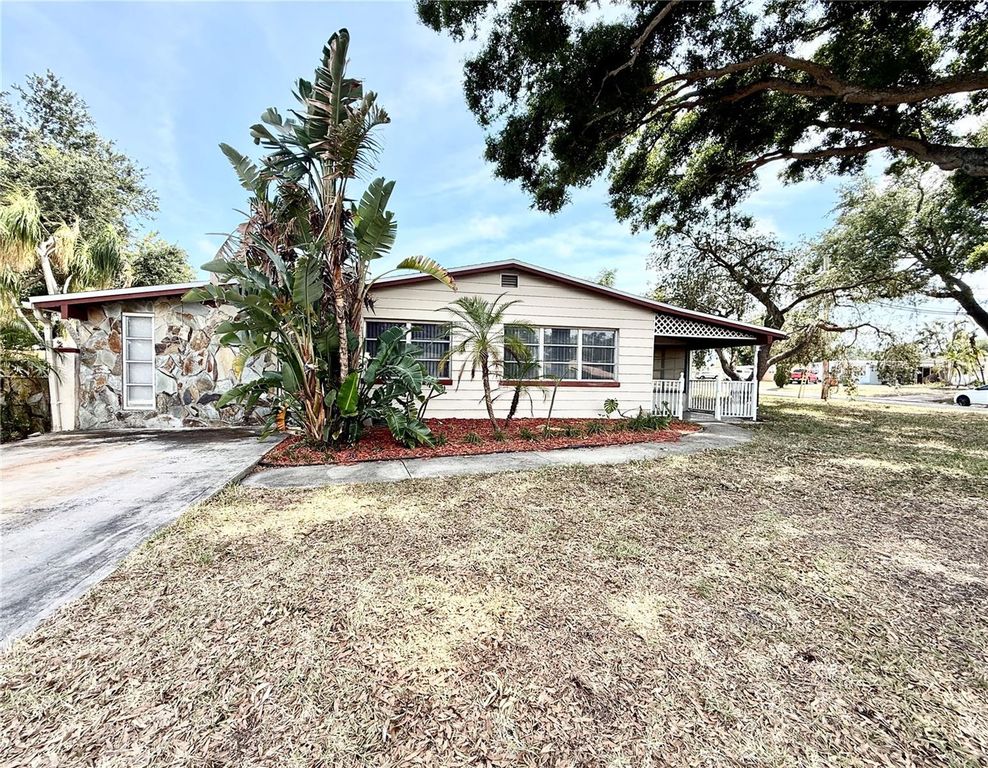 10862 VILLAGE GREEN AVENUE, Seminole, FL 33772