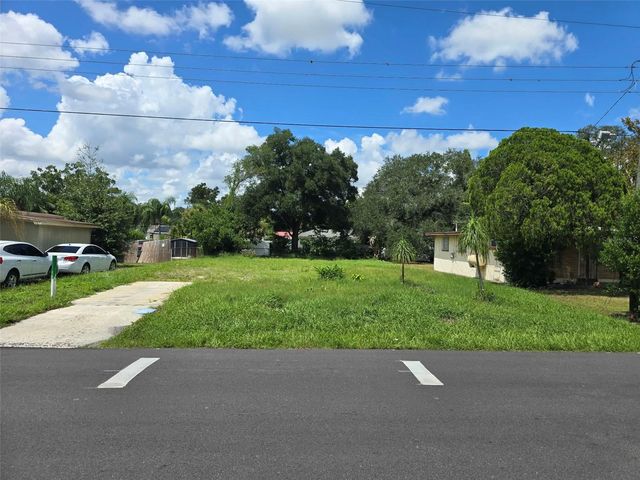8714 N HYALEAH ROAD, Tampa, FL 33617