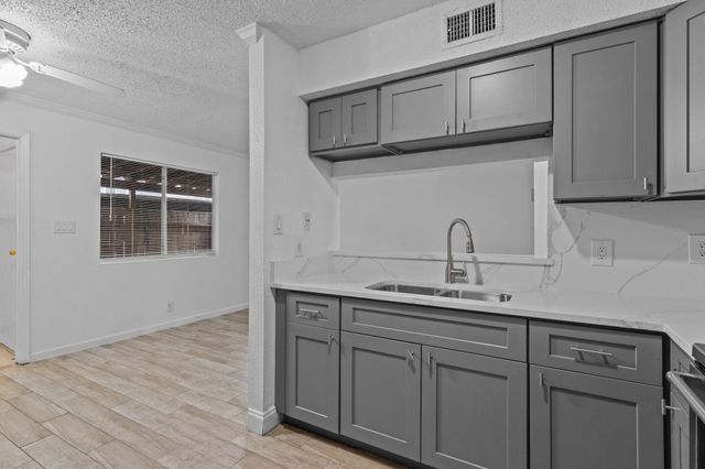 11002 Hammerly Boulevard 61, Houston, TX 77043