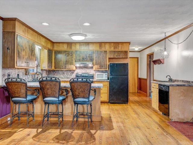 800 Orchard DR, Bassett, VA 24055