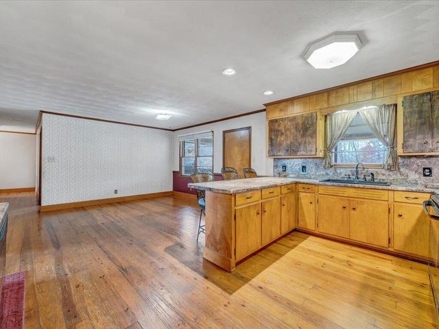 800 Orchard DR, Bassett, VA 24055