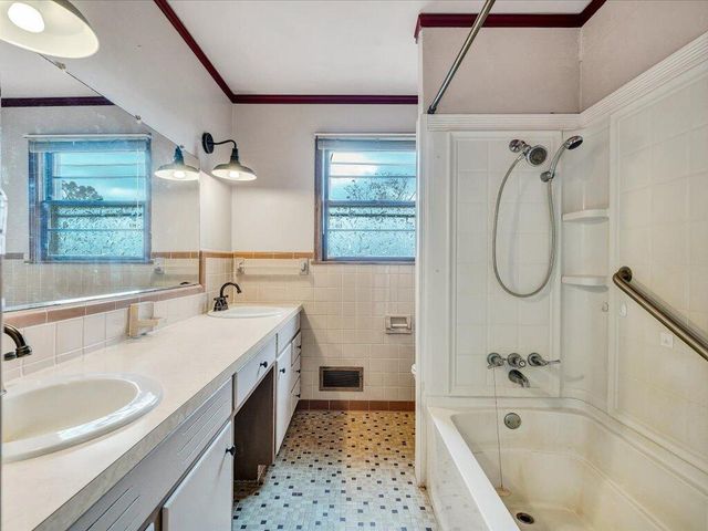 800 Orchard DR, Bassett, VA 24055