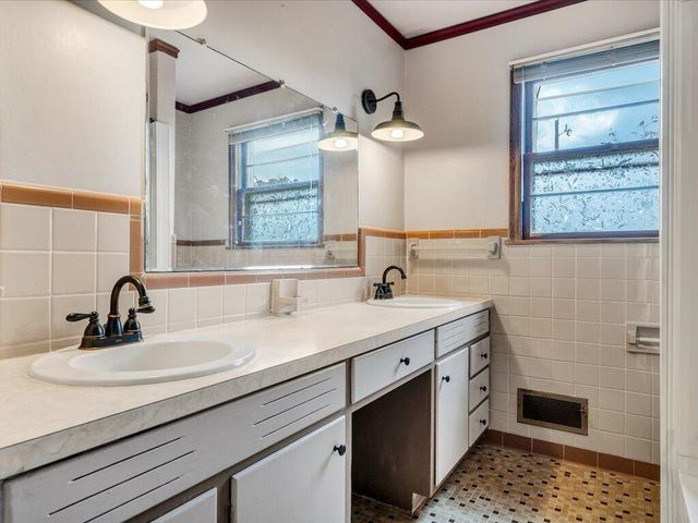 800 Orchard DR, Bassett, VA 24055