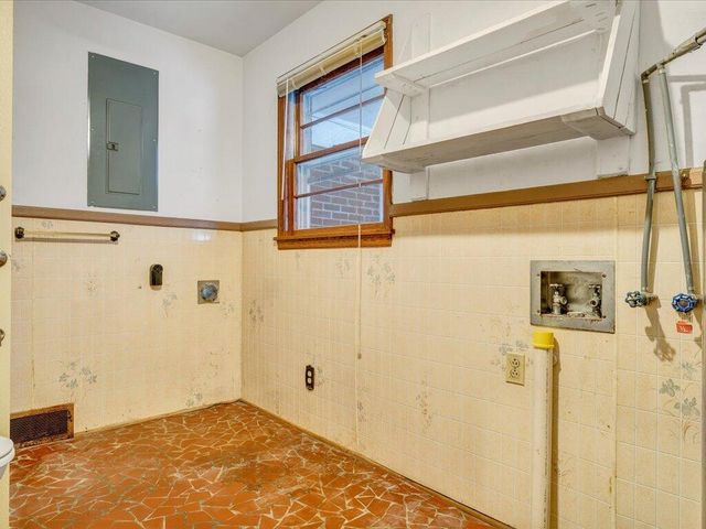 800 Orchard DR, Bassett, VA 24055