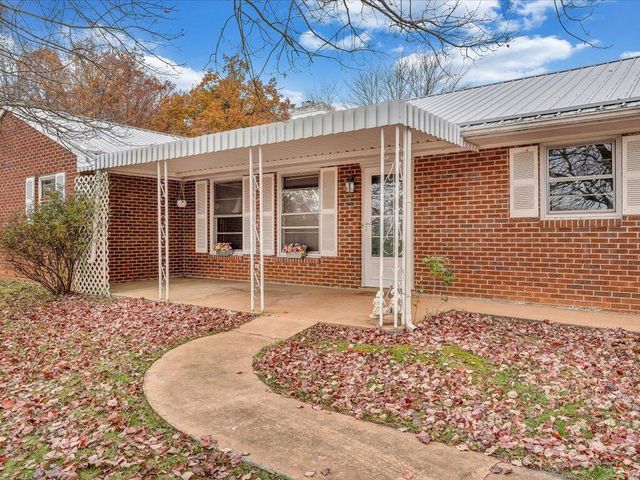 800 Orchard DR, Bassett, VA 24055