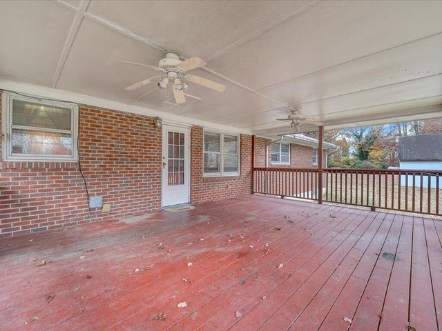 800 Orchard DR, Bassett, VA 24055