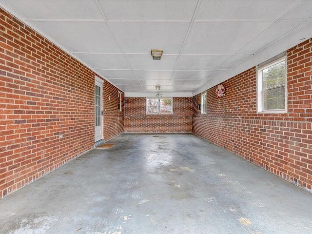 800 Orchard DR, Bassett, VA 24055