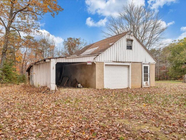 800 Orchard DR, Bassett, VA 24055