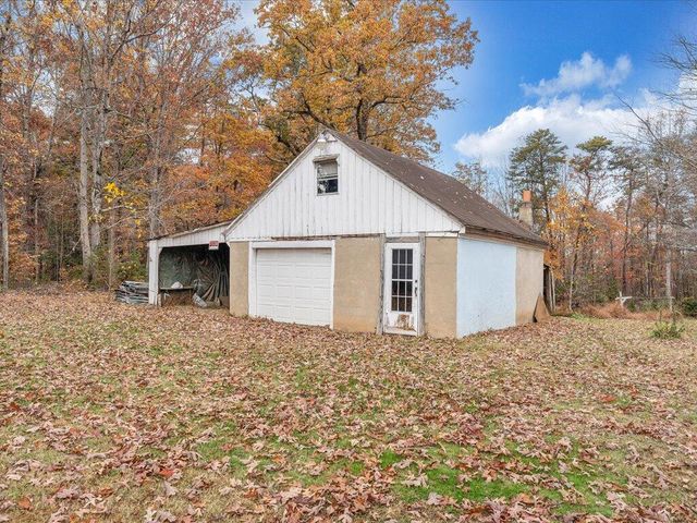 800 Orchard DR, Bassett, VA 24055