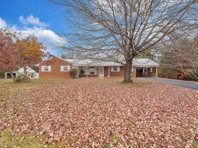 800 Orchard DR, Bassett, VA 24055