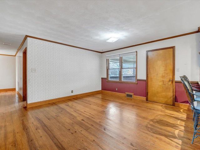 800 Orchard DR, Bassett, VA 24055