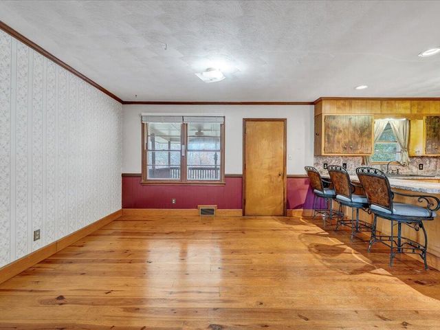 800 Orchard DR, Bassett, VA 24055