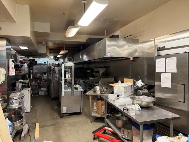 948 W Webster Avenue, Chicago, IL 60614