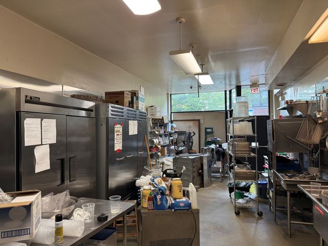 948 W Webster Avenue, Chicago, IL 60614