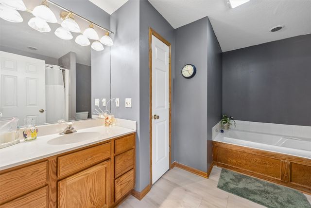 3201 SW Woods Court, Ankeny, IA 50023
