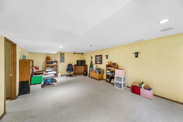 3201 SW Woods Court, Ankeny, IA 50023