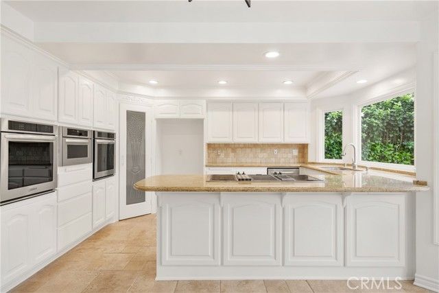 19371 Woodlands, Huntington Beach, CA 92648