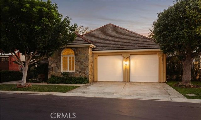 19371 Woodlands, Huntington Beach, CA 92648