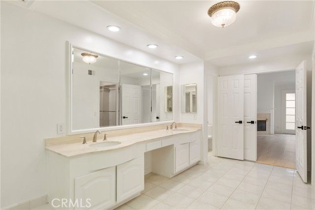 19371 Woodlands, Huntington Beach, CA 92648