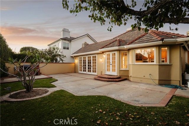 19371 Woodlands, Huntington Beach, CA 92648