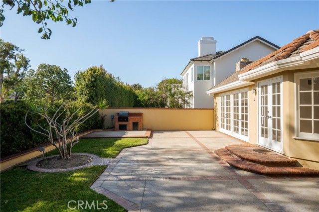 19371 Woodlands, Huntington Beach, CA 92648