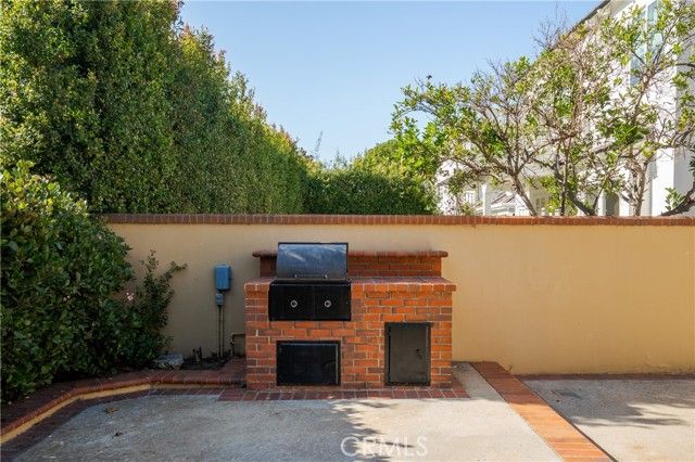 19371 Woodlands, Huntington Beach, CA 92648