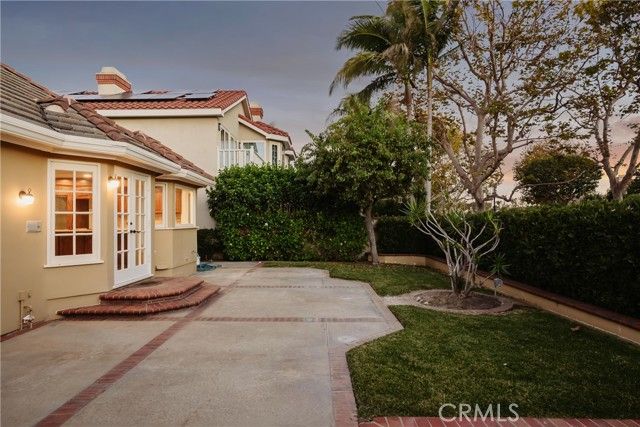 19371 Woodlands, Huntington Beach, CA 92648