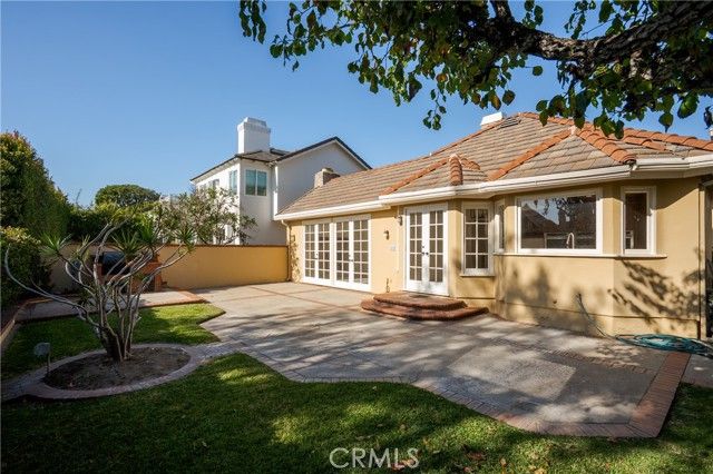 19371 Woodlands, Huntington Beach, CA 92648