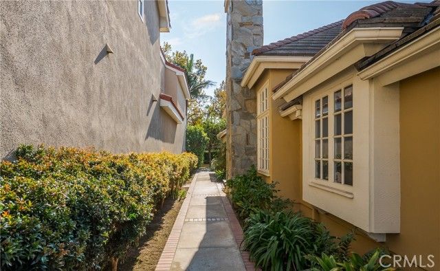 19371 Woodlands, Huntington Beach, CA 92648