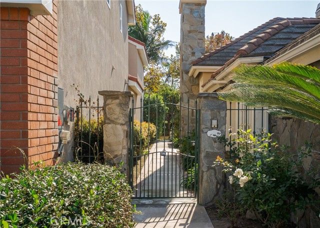 19371 Woodlands, Huntington Beach, CA 92648