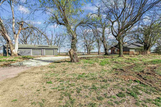 956 N Broadway Rd, Belle Plaine, KS 67013