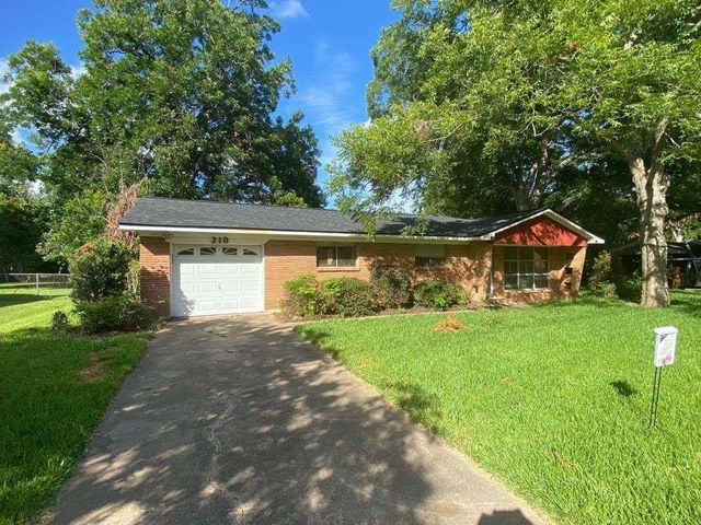 210 Southern Oaks Drive, Lake Jackson, TX 77566