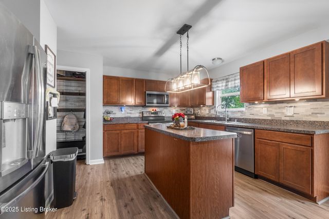 2416 Cherry Creek Rd, La Grange, KY 40031