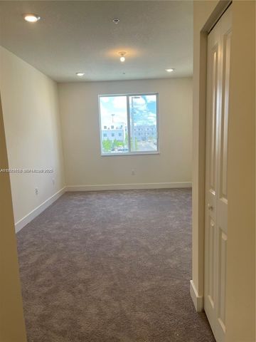 10300 NW 66th St 104, Doral, FL 33178