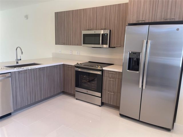 10300 NW 66th St 104, Doral, FL 33178