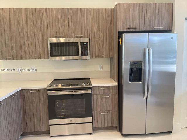 10300 NW 66th St 104, Doral, FL 33178