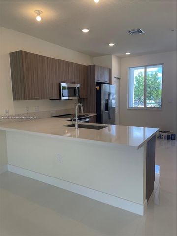 10300 NW 66th St 104, Doral, FL 33178