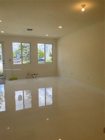 10300 NW 66th St 104, Doral, FL 33178