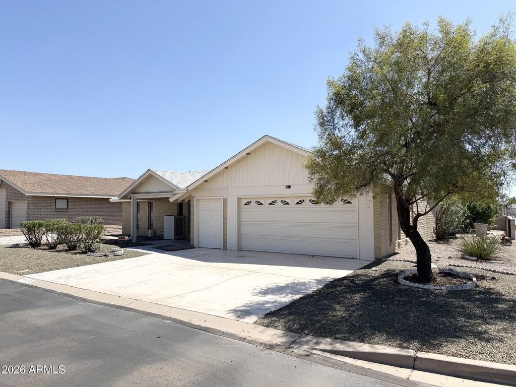 8113 E DUTCHMAN Drive, Mesa, AZ 85208 — photo 2