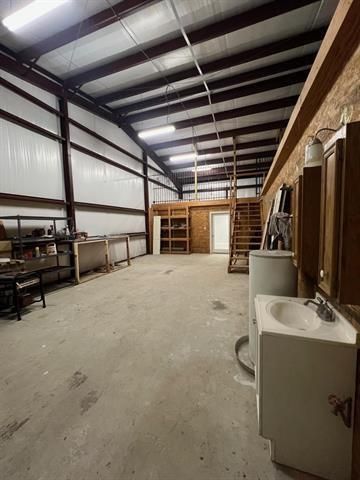 445 W Railroad Avenue, China, TX 77613